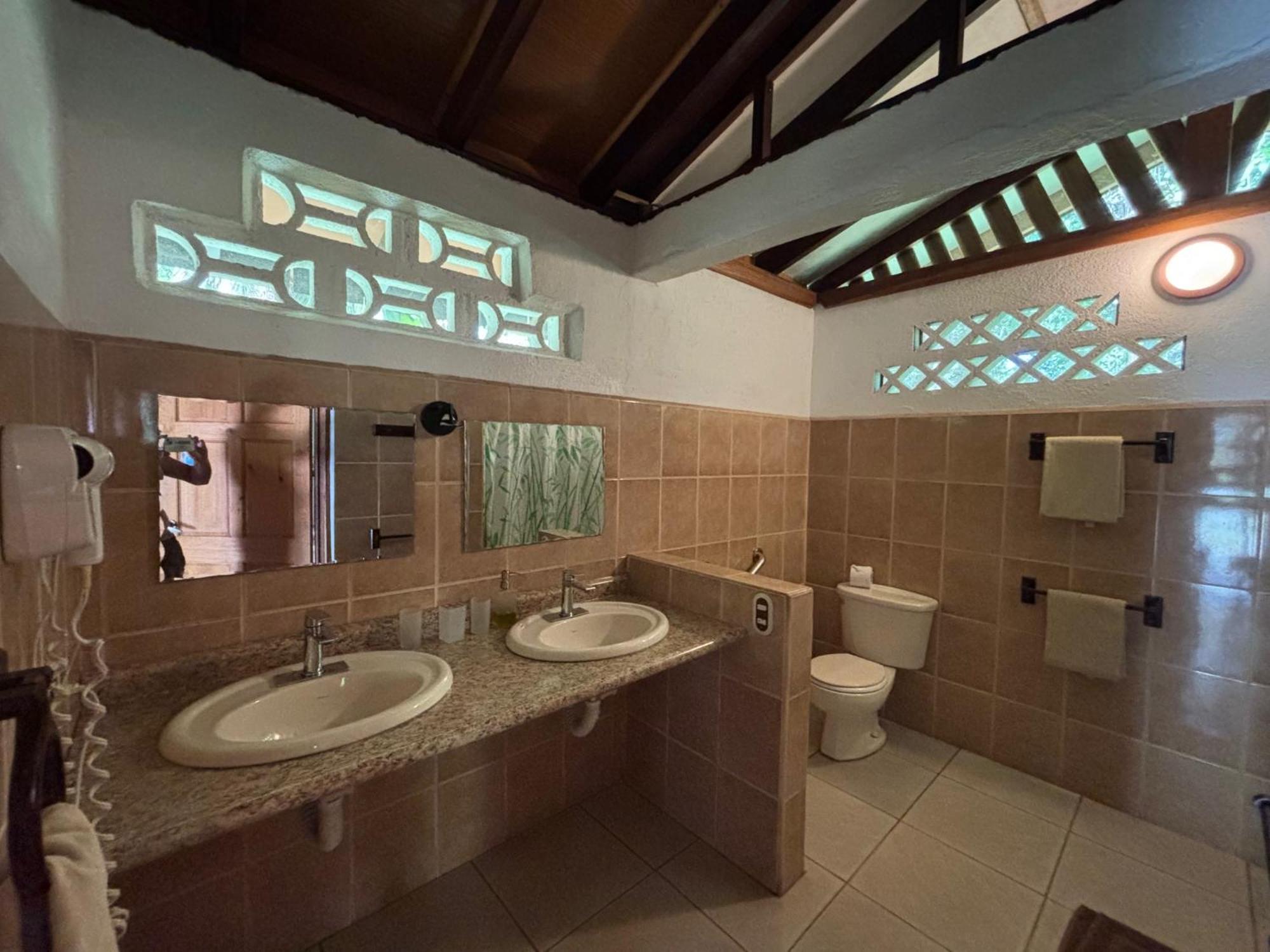 Hotel Suizo Loco Lodge & Resort Cahuita Bagian luar foto