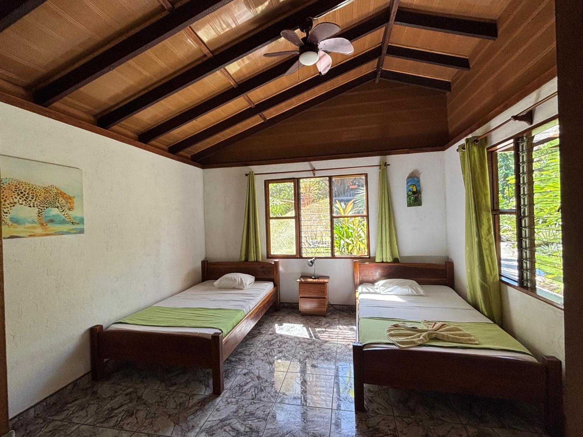 Hotel Suizo Loco Lodge & Resort Cahuita Bagian luar foto