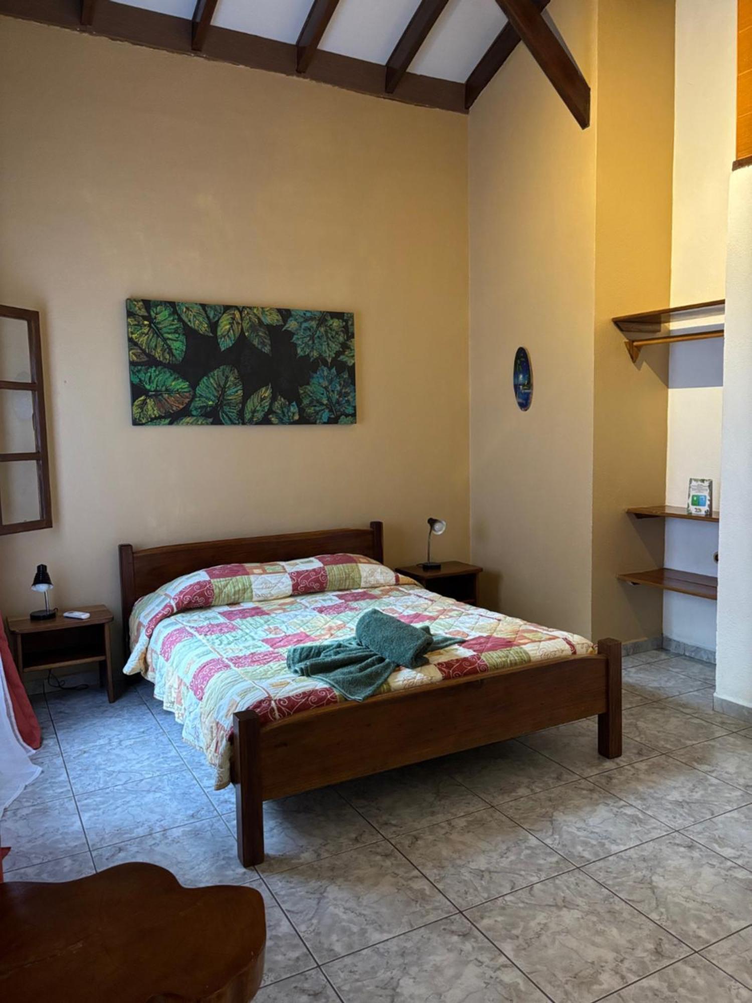 Hotel Suizo Loco Lodge & Resort Cahuita Bagian luar foto