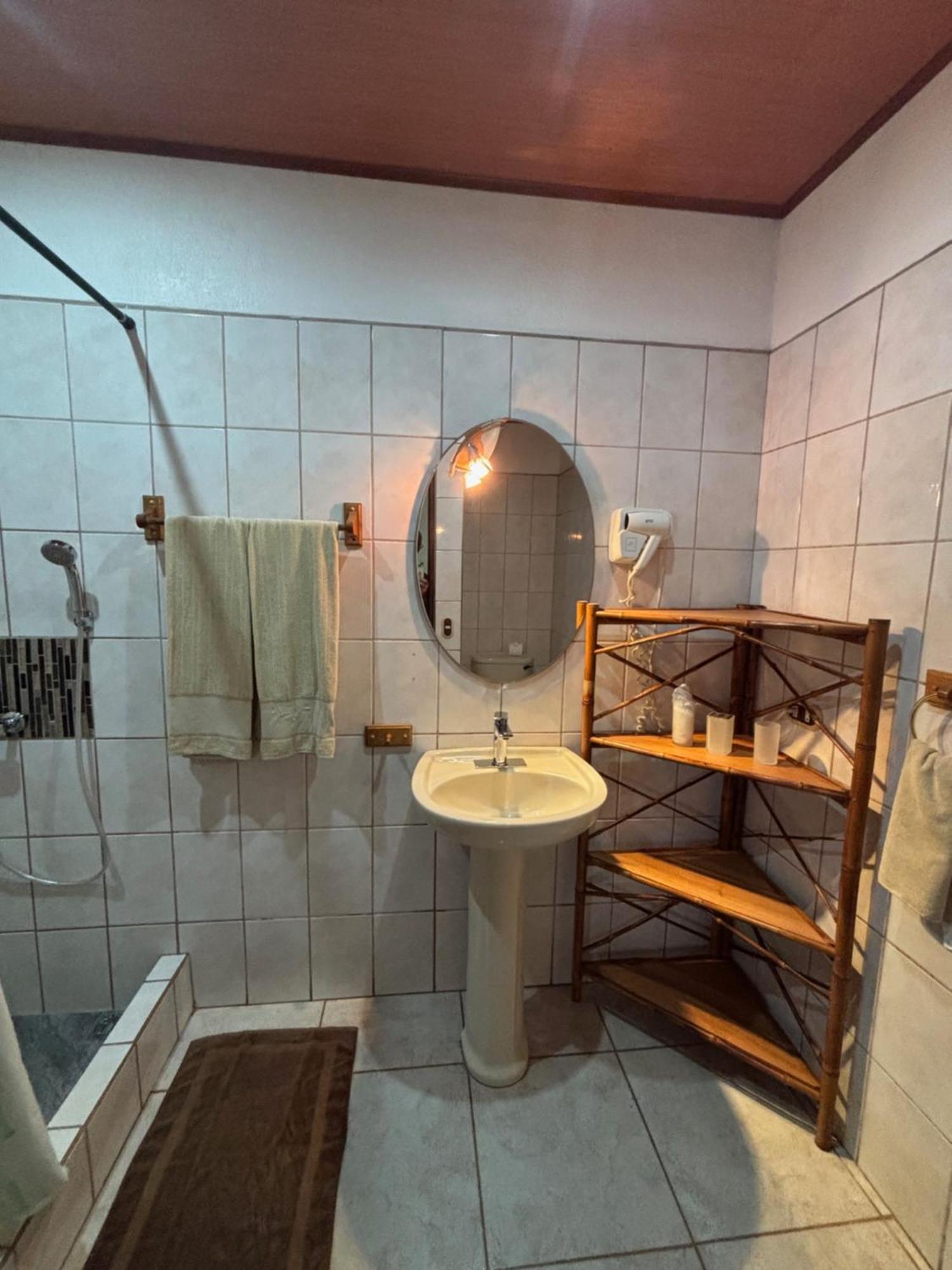 Hotel Suizo Loco Lodge & Resort Cahuita Bagian luar foto