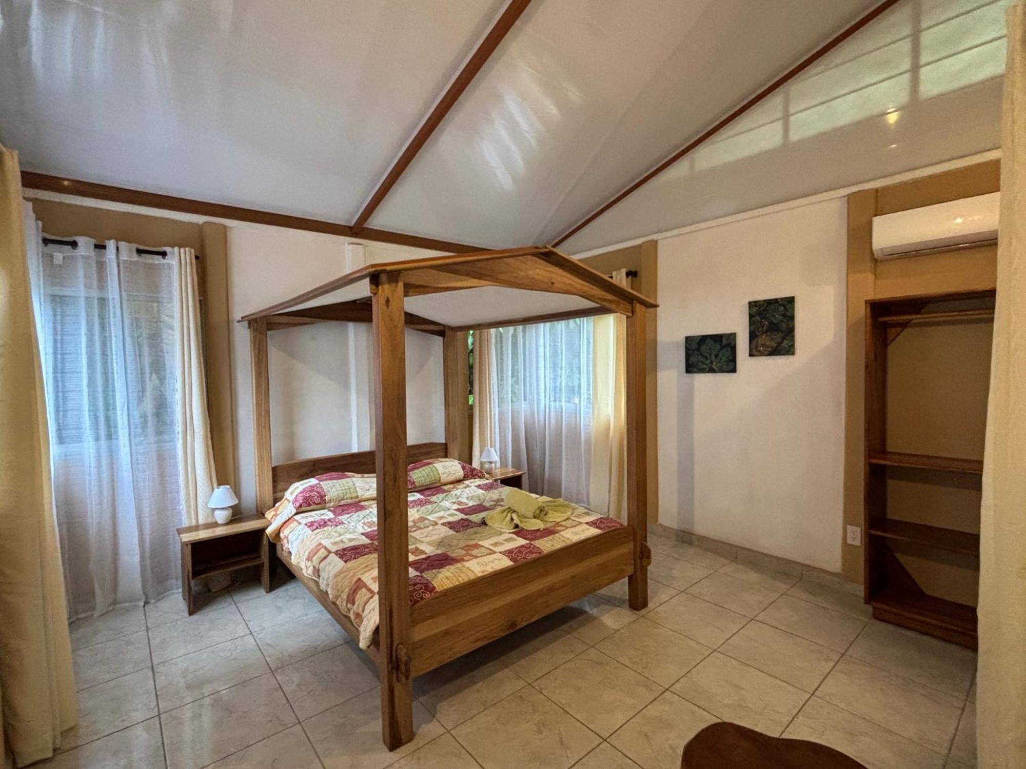 Hotel Suizo Loco Lodge & Resort Cahuita Bagian luar foto
