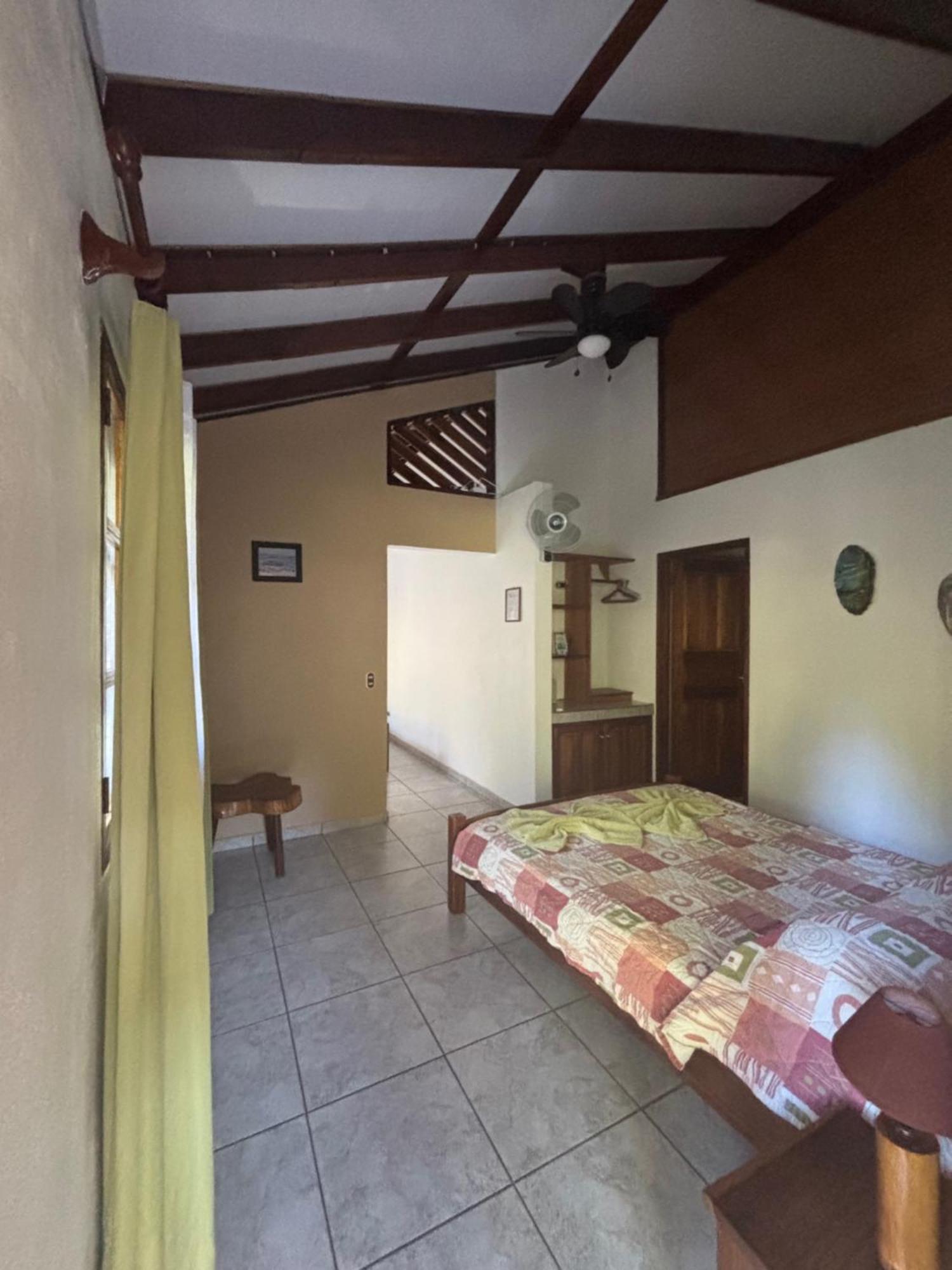 Hotel Suizo Loco Lodge & Resort Cahuita Bagian luar foto