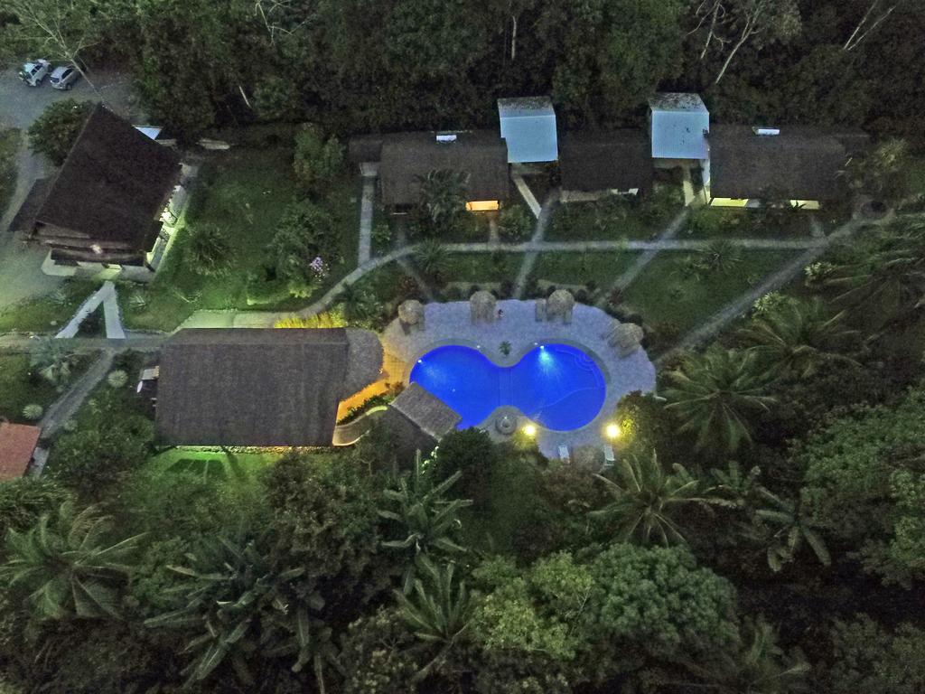 Hotel Suizo Loco Lodge & Resort Cahuita Bagian luar foto